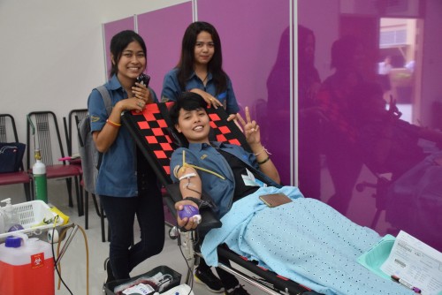 Faculty of Management Sciences donates blood as the merit for His Majesty the Late King
