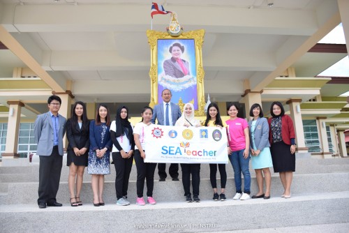 อธิการบดี พูดคุยให้กำลังใจตัวแทนนักศึกษาคณะครุศาสตร์ก่อนเดินทางไปยังต่างประเทศเพื่อเข้าร่วมโครงการ SEA-Teacher ครั้งที่ 6