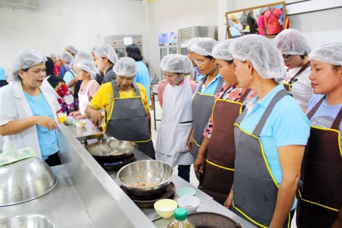 Faculty of Science and Technology joins Government Saving Bank to train for career development of fish curry puffs cohort 2