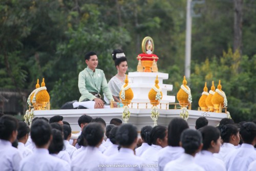 พิธีอัญเชิญตราราชภัฎสัญลักษณ์และมอบเข็มราชภัฏสัญลักษณ์แก่นักศึกษาใหม่ ประจำปีการศึกษา 2561