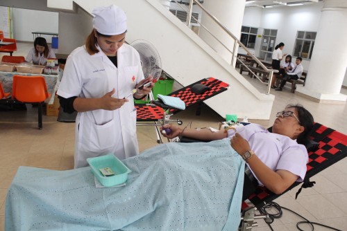 Faculty of Science and Technology, NSTRU joins Thai Red Cross Society to organize the Blood Donation activity