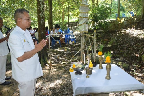 มรภ.นศ.จัดพิธีพลีกรรมตักน้ำศักดิ์สิทธิ์ เพื่อร่วมพิธีพุทธาภิเษกเป็นน้ำสรงพระพุทธสิหิงค์ ณ สนามหน้าเมืองนครศรีธรรมราช