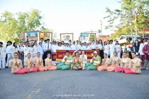 มรภ. นศ. ร่วมขบวนแห่และถวายผ้าพระบฏพระราชทานแด่องค์พระบรมธาตุเจดีย์นครศรีธรรมราช เนื่องในงานมาฆบูชา แห่ผ้าขึ้นธาตุ ประจำปี 2562