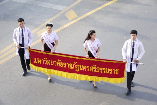 NSTRU had a parade show for Makabuchaday and gave the monks clothes at the Great Noble Relic Stupa of Phra Mahatat Temple”