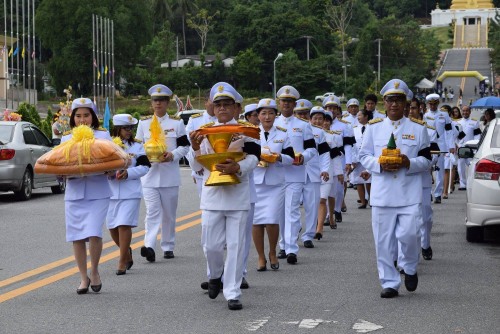 อธิการบดีมหาวิทยาลัยราชภัฎนครศรีธรรมราช อัญเชิญผ้าพระกฐินพระราชทาน สมเด็จพระเทพรัตนราชสุดาฯ สยามบรมราชกุมารี ไปทอดถวาย ณ วัดวิทยาลัยครูรังสรรค์