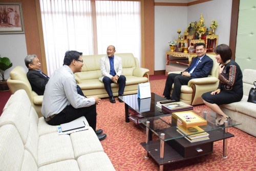 NSTRU administrators discuss with qualified committee members from the Faculty of Industrial Technology